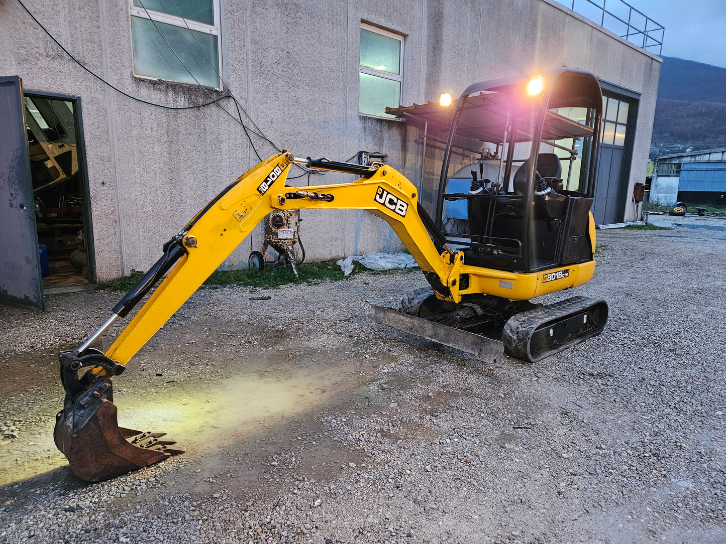 Miniescavatore jcb 8018 zts ,anno 2017