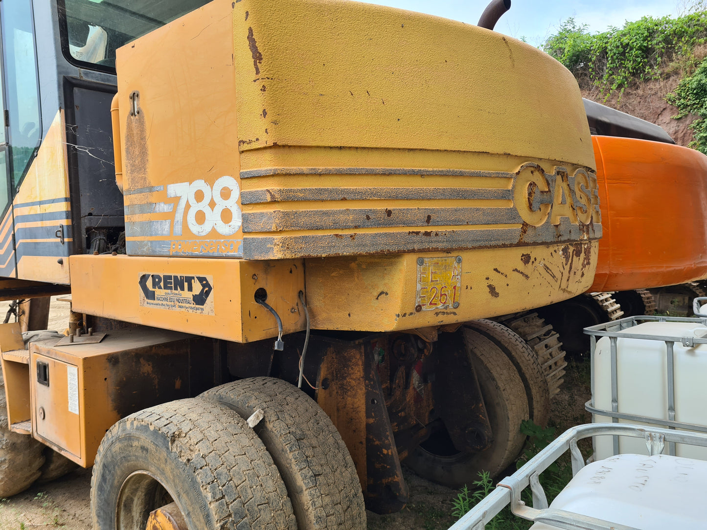 Escavatore gommato case proclain