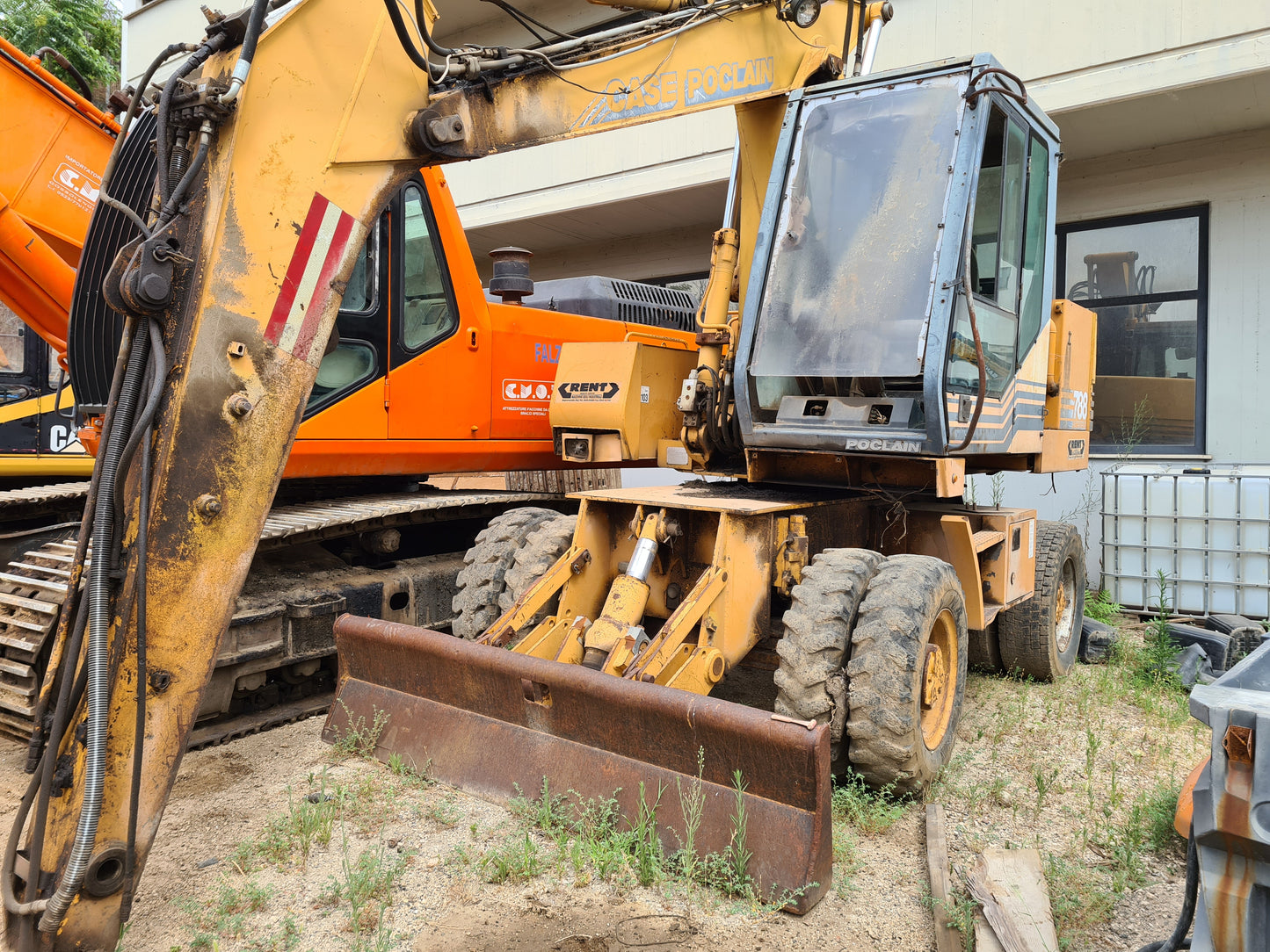 Escavatore gommato case proclain