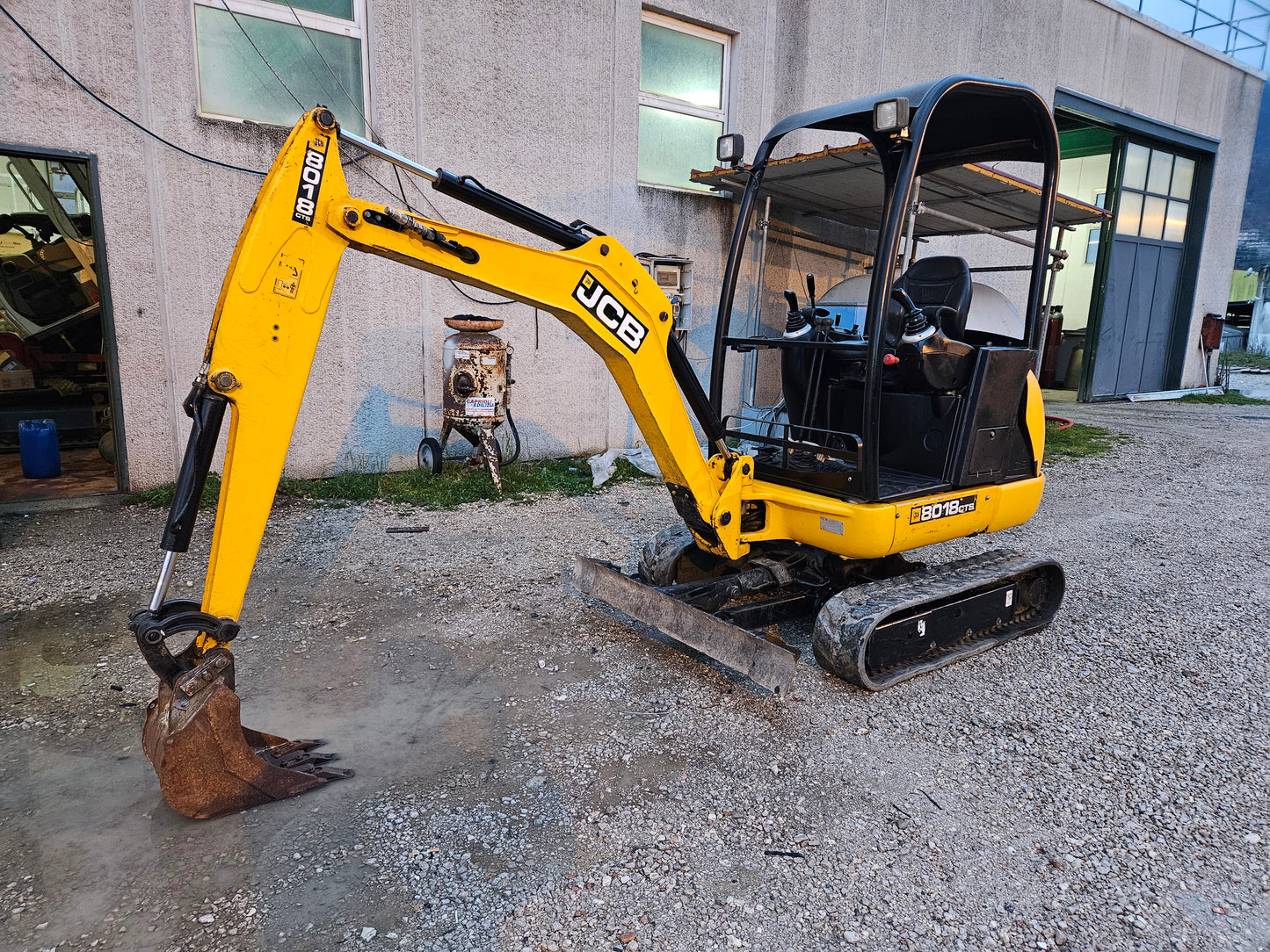 Miniescavatore jcb 8018 zts ,anno 2017