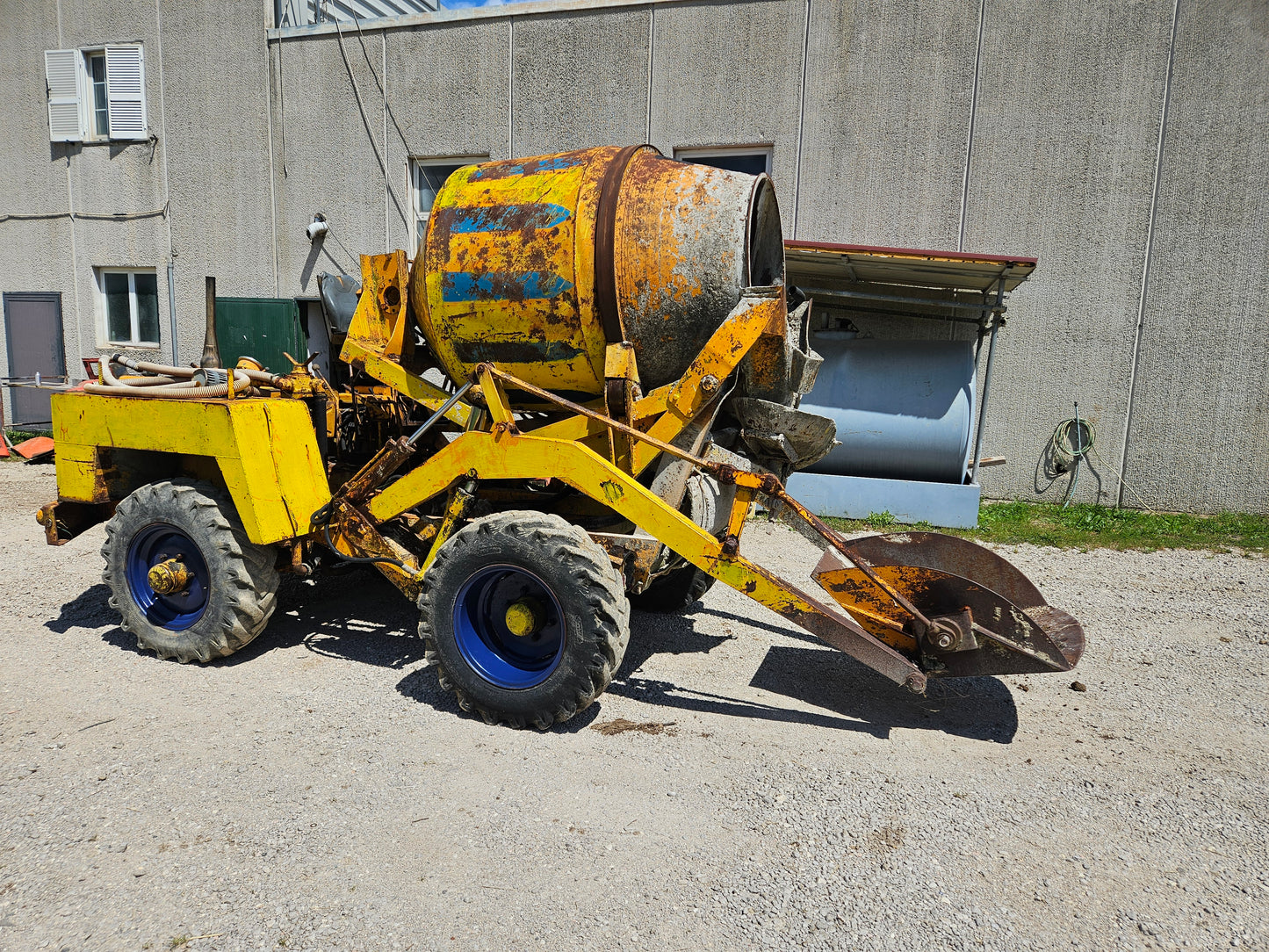 Autobetoniera fiori airone 1500