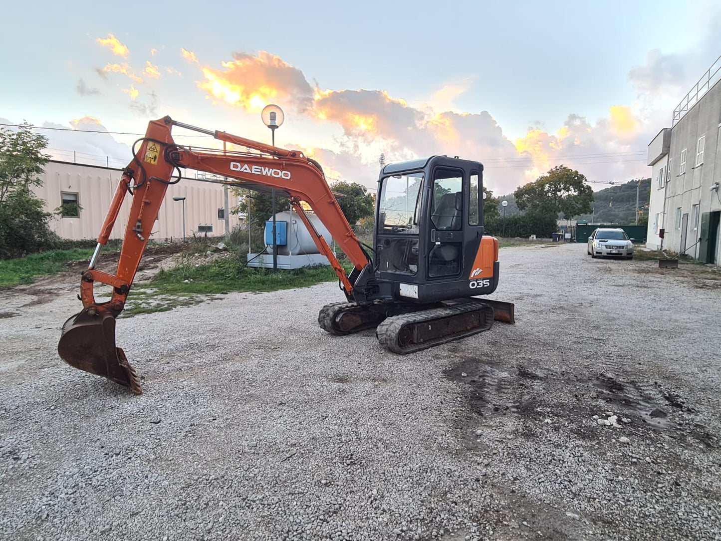 Miniescavatore daewoo E 35 (Venduto)