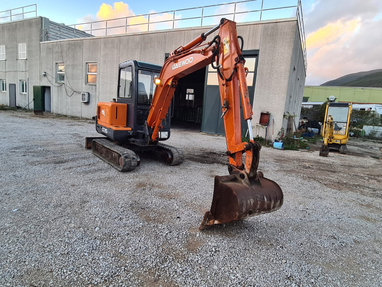 Miniescavatore daewoo E 35 (Venduto)