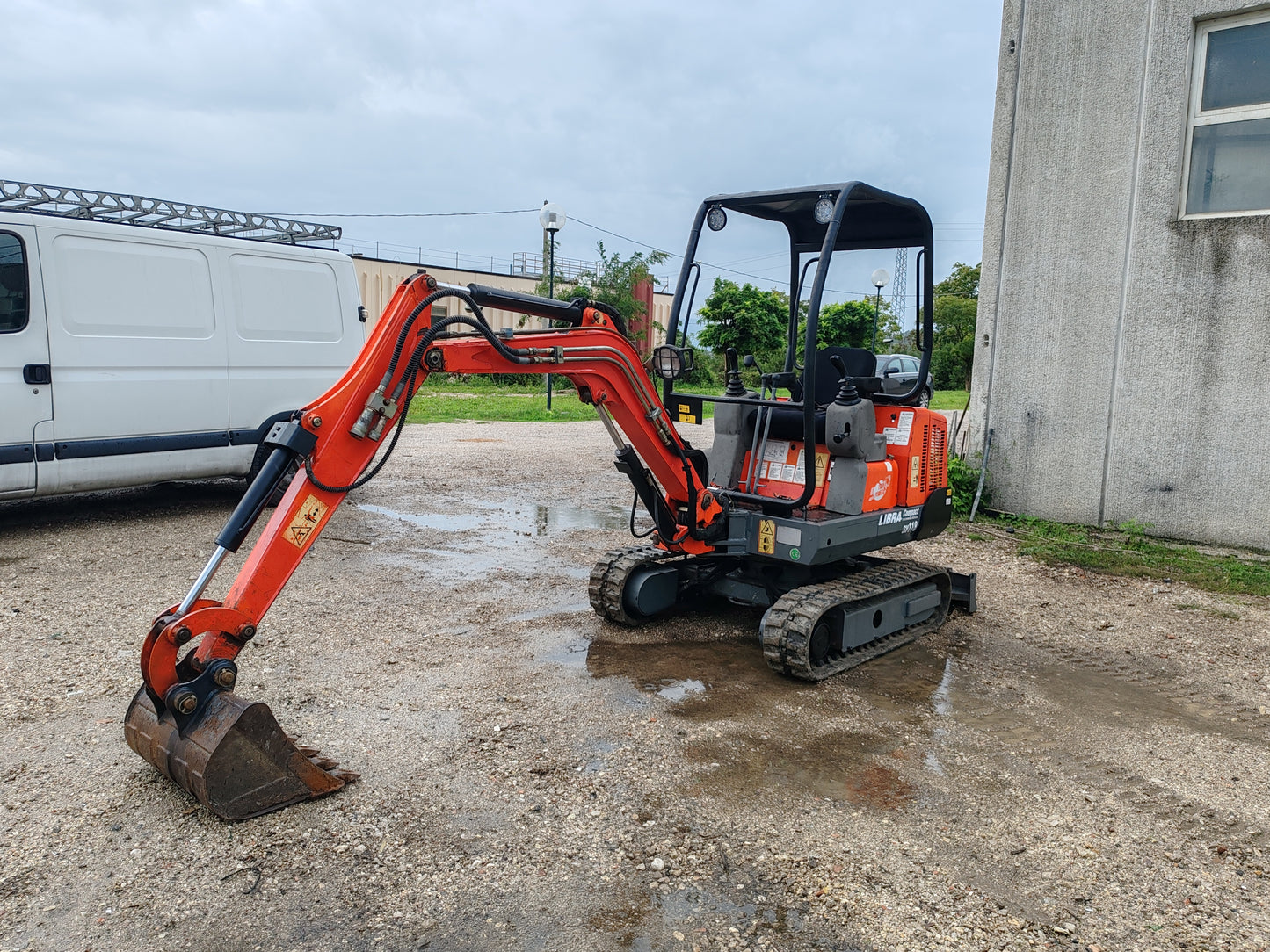 Mini escavatore libra 18 quintali Carro variabile  (VENDUTO)