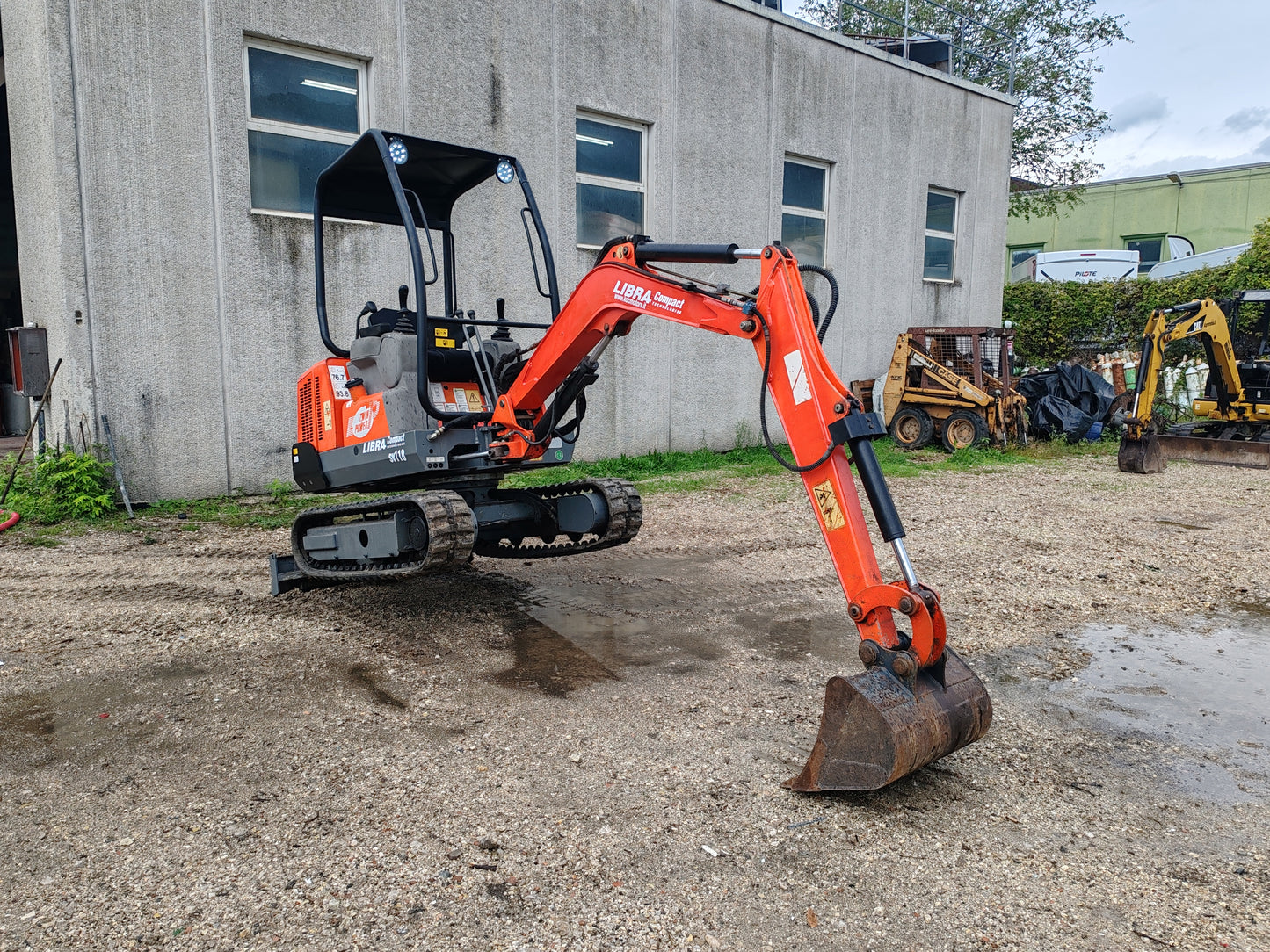 Mini escavatore libra 18 quintali Carro variabile  (VENDUTO)